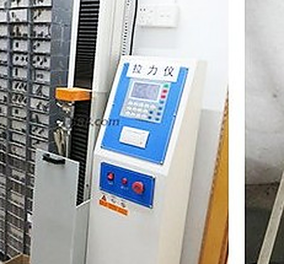 Tensile strength testing machine in NAIKLE quality lab
